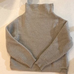 100% wool Aritzia Wilfred cropped sweater, xxs